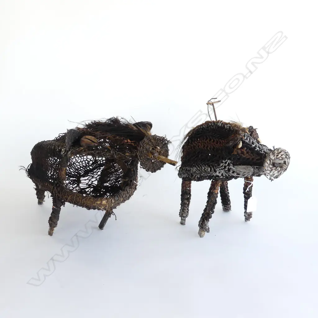 Two PNG woven string pig ornaments, Image 1++